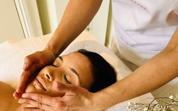 Ayurvedic facelift massage